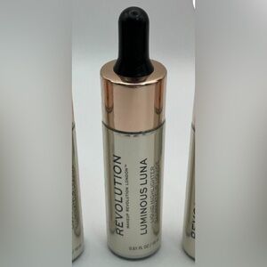 REVOLUTION Radiant Glow Liquid Highlighter